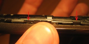 разборка htc, пазы крышки разборка htc, пазы крышки