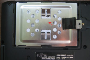 разборка Esprimo Mobile - снимаем HDD